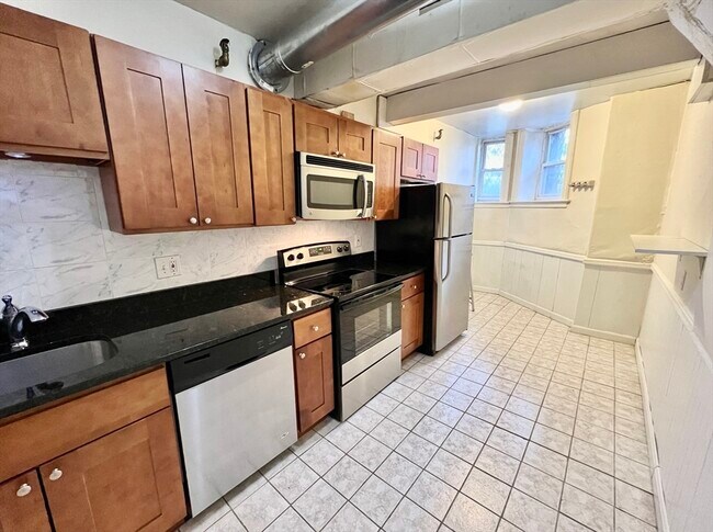 Building Photo - 337 Beacon St