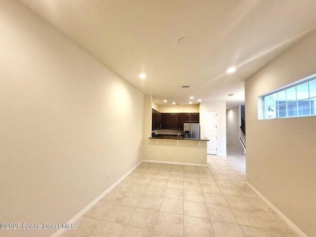 Building Photo - 3325 Sedge Dr