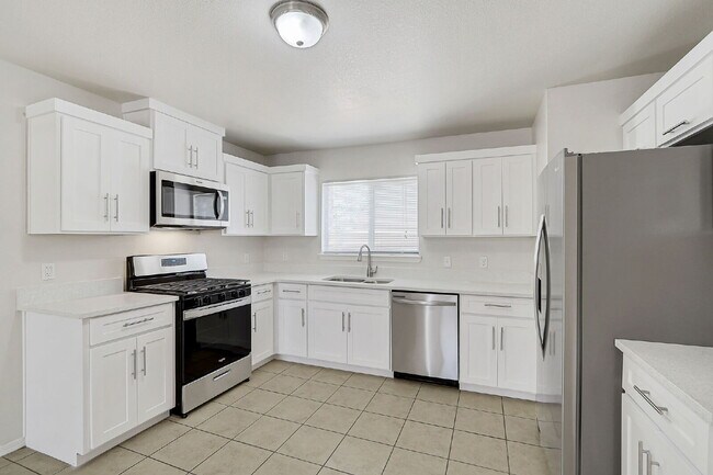 Building Photo - 3214 N Stanton St