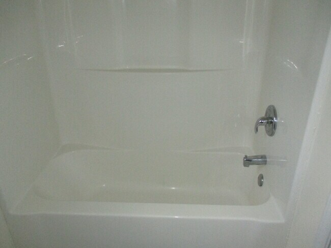 Shower - 1 Riverside Park N