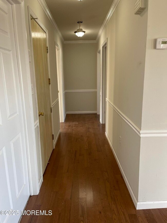 Building Photo - 7 Clinton St