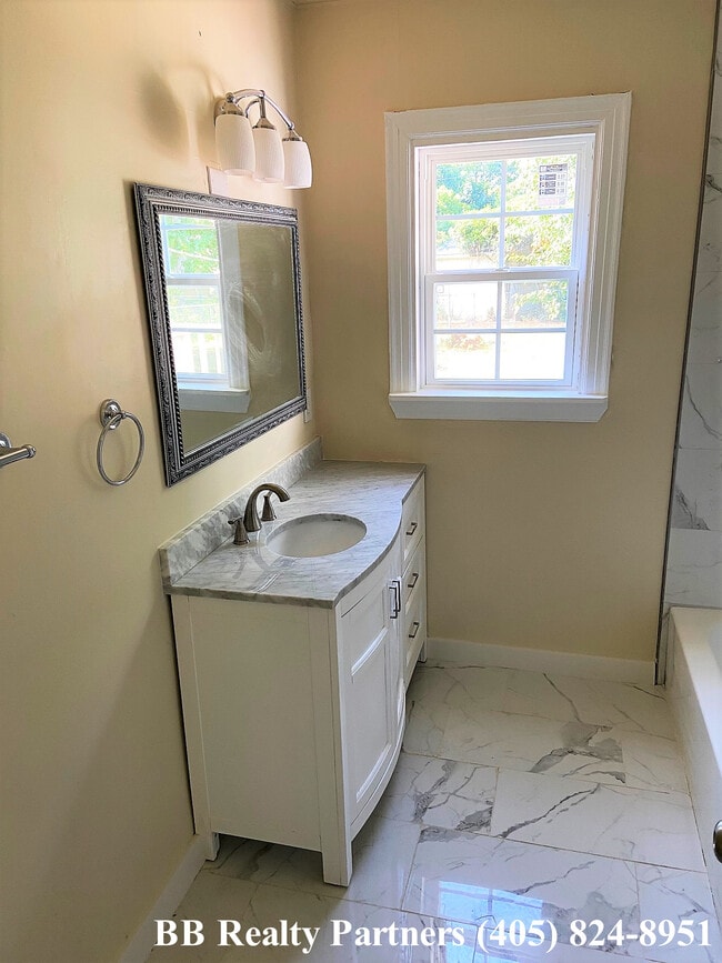 Building Photo - 3528 E 29th St