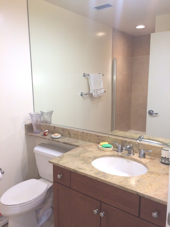 Building Photo - 130 N Garland Ct