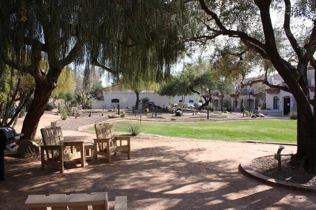 Building Photo - 6302 E Camelback Rd