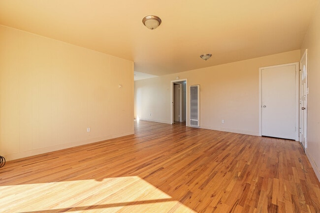 Building Photo - 4202 Dakota Dr