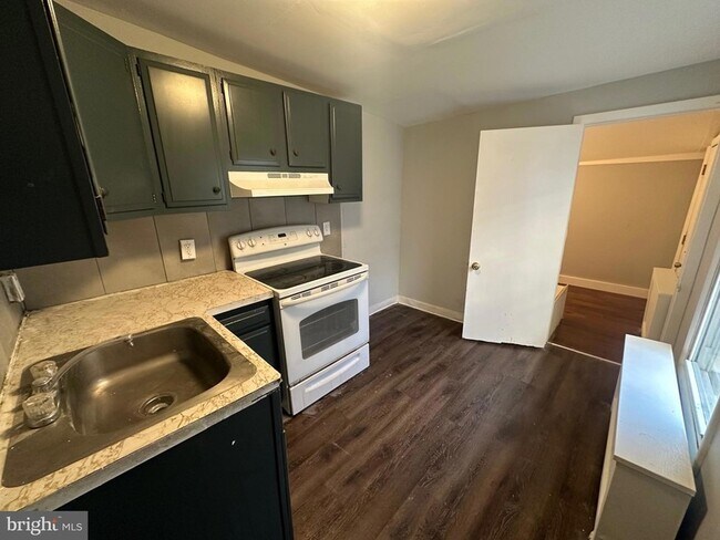 Building Photo - 2028 Haworth St