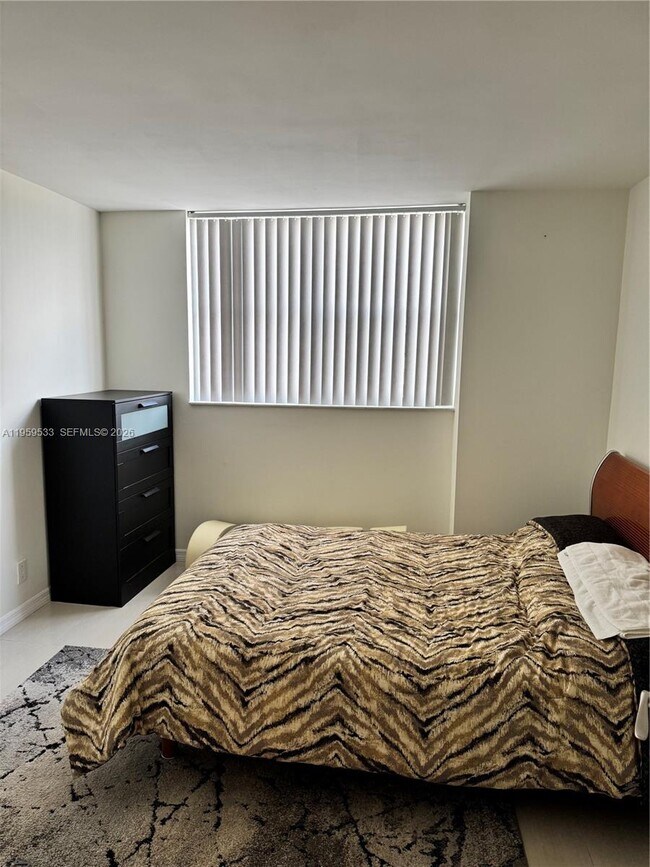 Building Photo - 2821 N Miami Beach Blvd