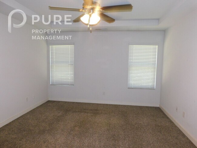 Building Photo - 672 The Heights Ln