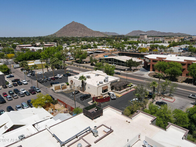 Building Photo - 4020 N Scottsdale Rd