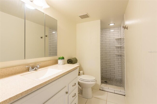 Building Photo - 210 Cypress Ct