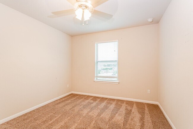 Building Photo - Bright & Spacious 5-Bedroom, 3-Bath Home i...