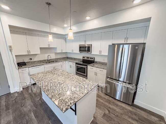 Building Photo - 875 S Depot St