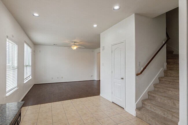 Building Photo - 7459 Tonsley Springs Dr