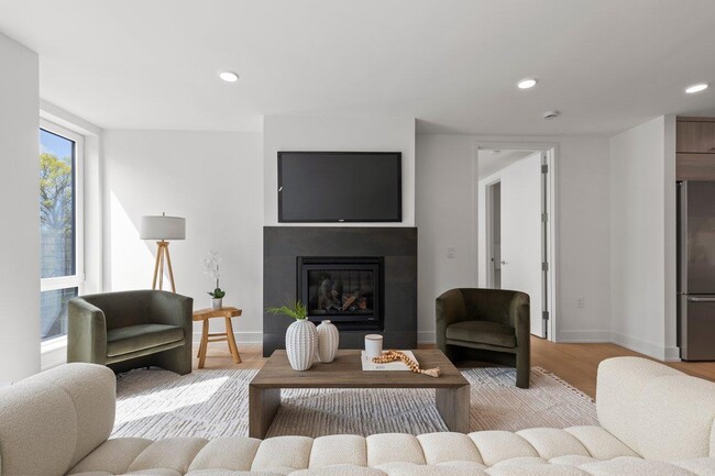 Building Photo - 33 Calvert St