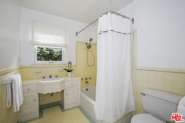 Building Photo - 1033 9th St