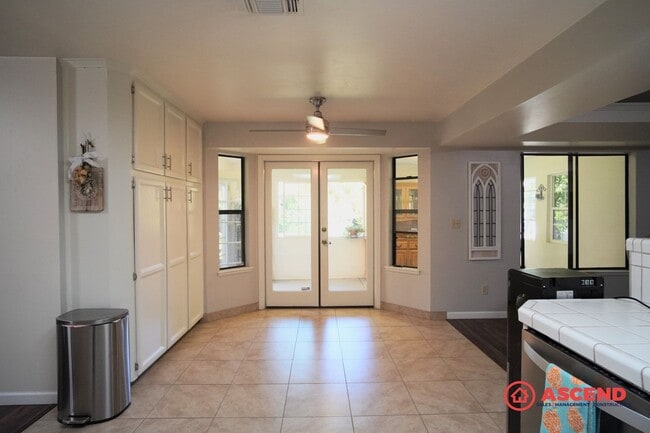 Building Photo - FULLY FURNISHED, Beautiful Home Located In Rosedale Area!