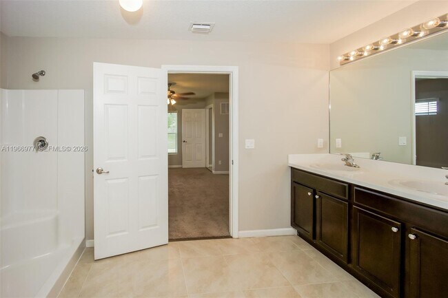 Building Photo - 154 NW Curtis St