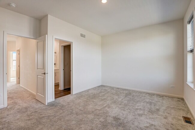 Building Photo - 2924 Reflection Dr