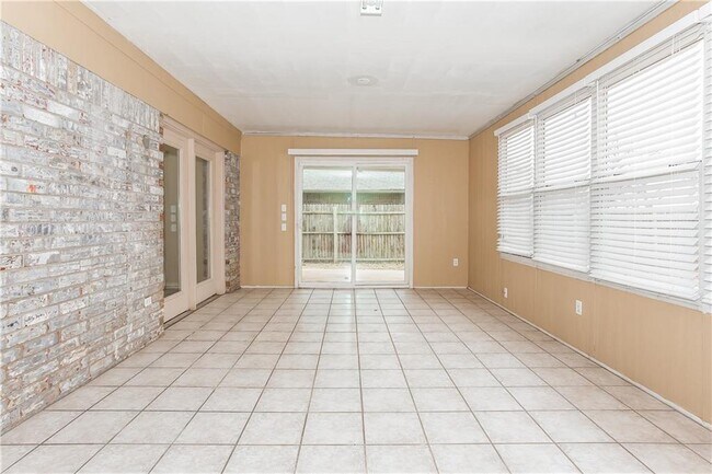 Building Photo - 9313 S Land Ave