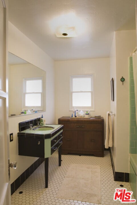 Building Photo - 3621 Greenfield Ave