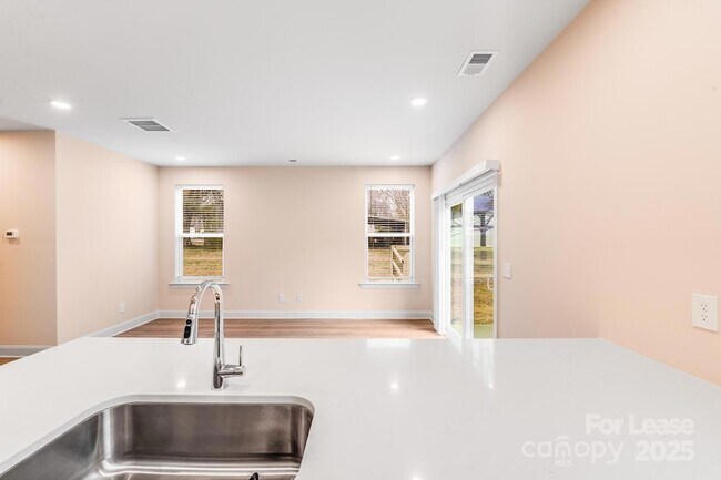 Building Photo - 645 Brookwood St