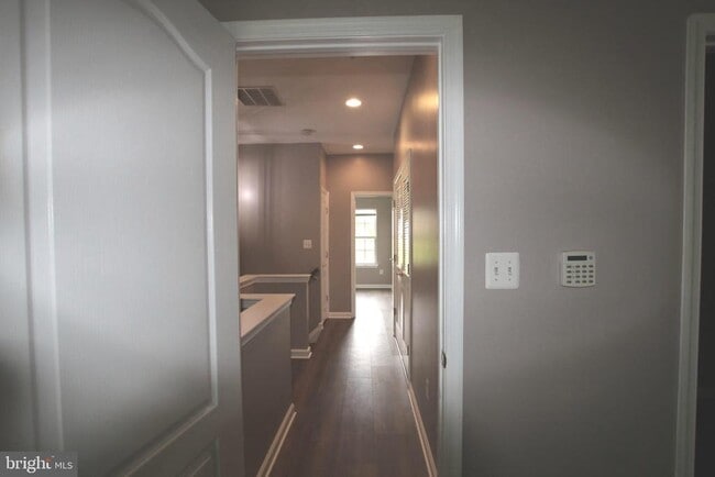 Building Photo - 622 Tailgate Terrace