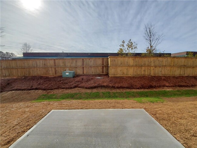 Building Photo - 763 Woodstock Grove Dr