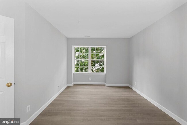 Building Photo - 21850 Locomotive Terrace