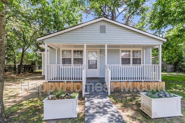 Building Photo - 2113 Taylor St