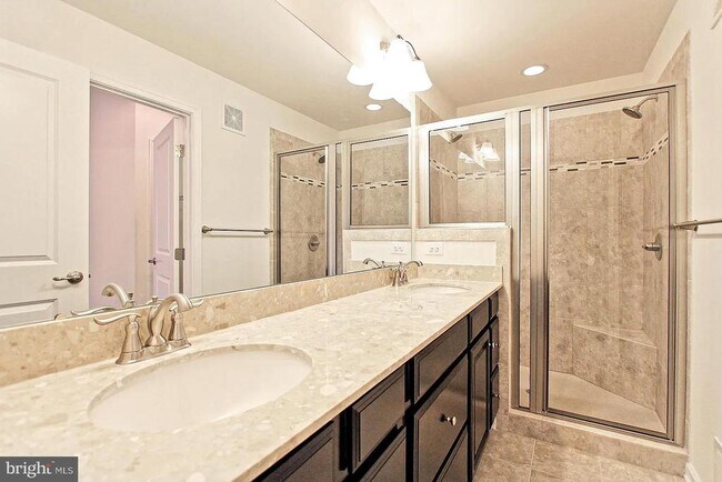 Building Photo - 13652 Endeavour Dr