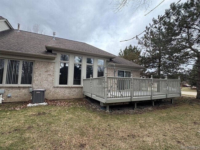 Building Photo - 40342 Riverbend Dr