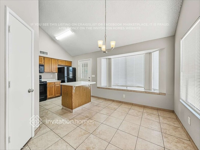 Building Photo - 2142 W Monona Dr