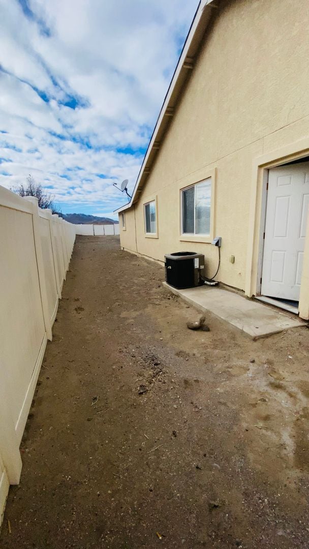 Building Photo - Gorgeous Remodeled Spacious 4 bedroom