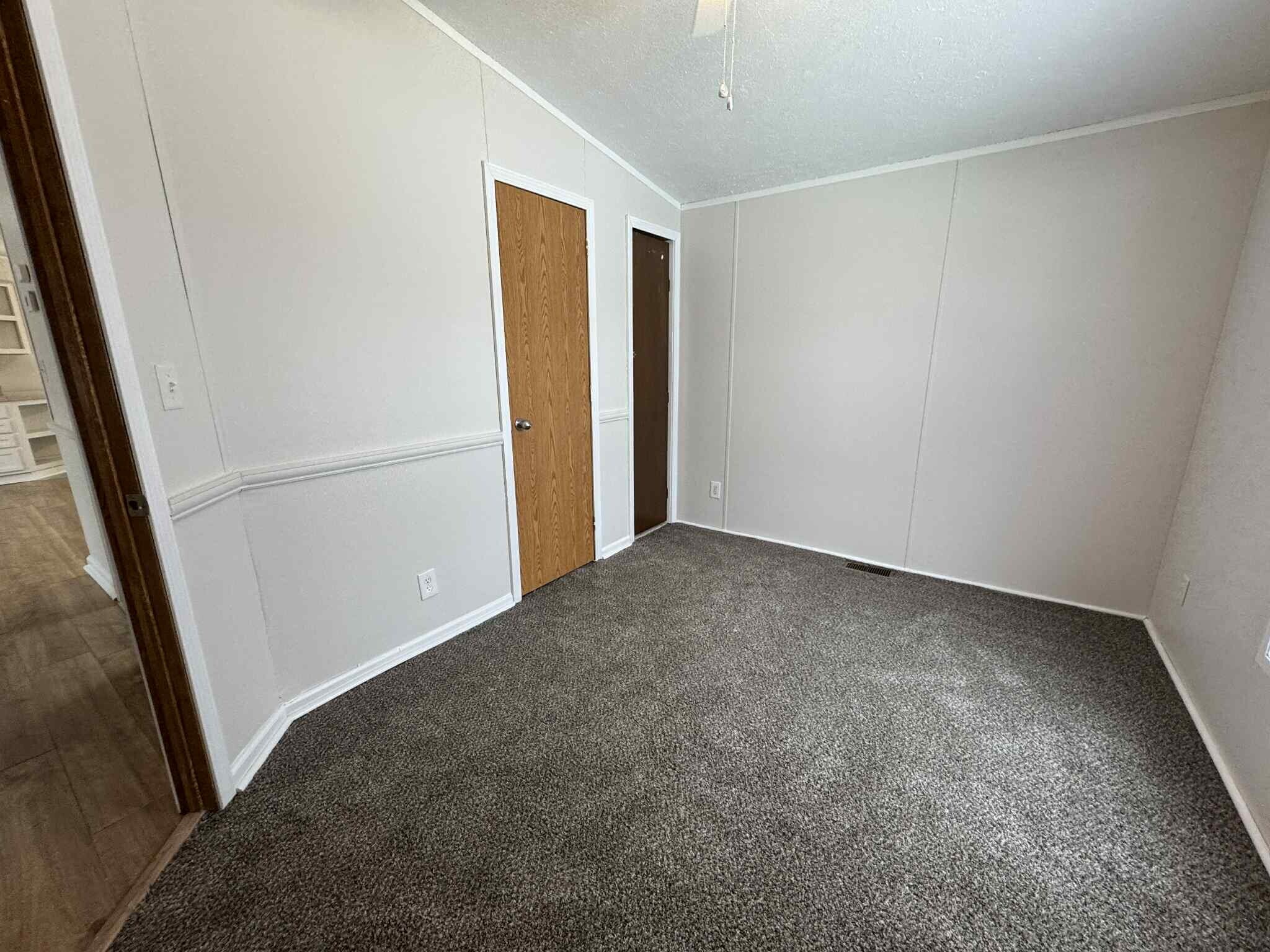 Building Photo - 2020 Marmoor Dr