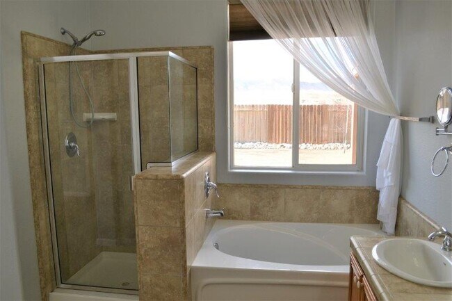 Building Photo - 111 Brassie Ct