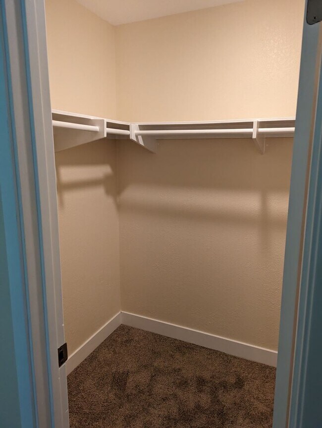 Building Photo - Upgraded 2 Story 2 Bed/1.5 Bath Condo