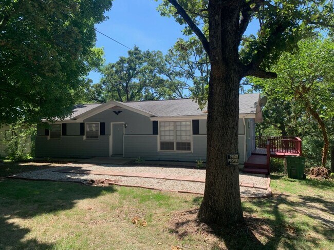 Primary Photo - Close to Campus