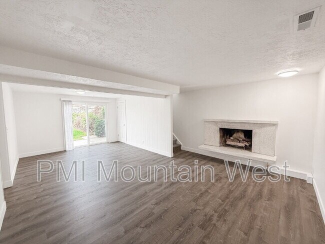 Building Photo - 1011 Claremont Dr