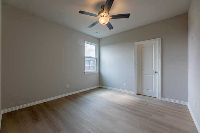 Building Photo - 1601 SW Poigai Wy