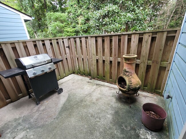 Building Photo - Furnished 3 BR, 3 BH Townhouse in Wilmington!