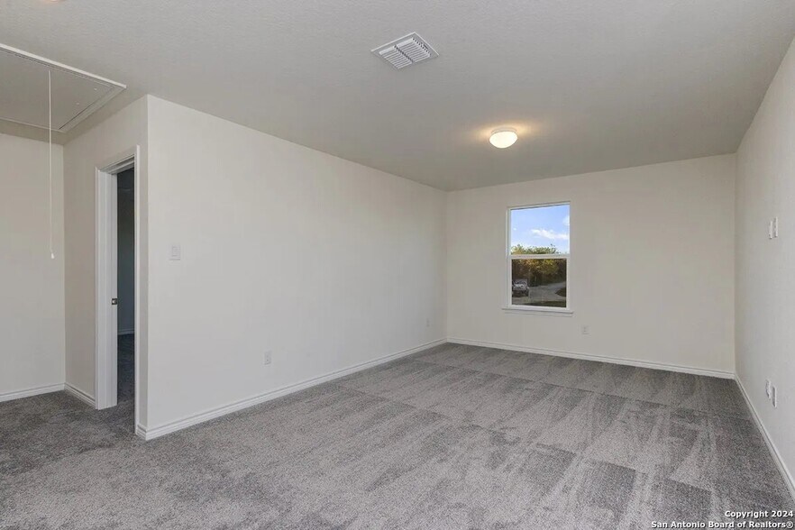Loft - 4845 Park Gln