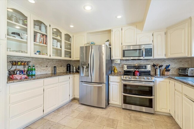 Building Photo - Available for July 1st Move In