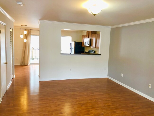 Building Photo - Gorgeous 2 BR/2.5 BA Condo in Ellicott City!