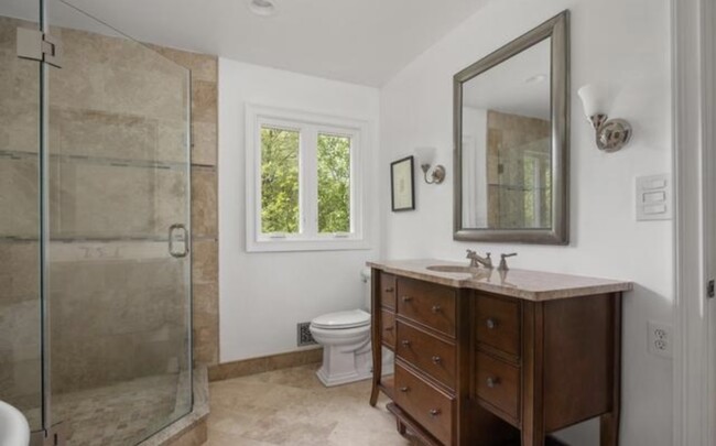 Primary bath/ensuite - 7432 Clifton Rd