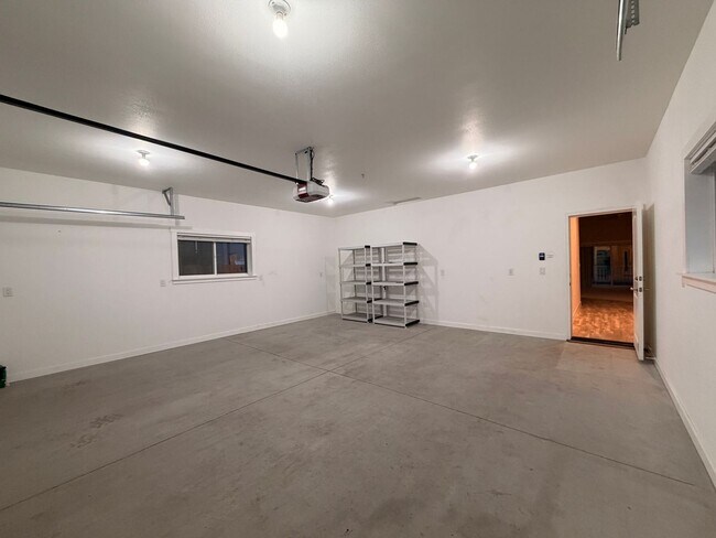 Building Photo - Dual Primary Suite's. 2 Bedroom / 2.5 Bathroom Single Level Home in NE Bend - PENDING APPLICATION