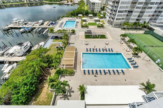 Building Photo - 18071 Biscayne Blvd