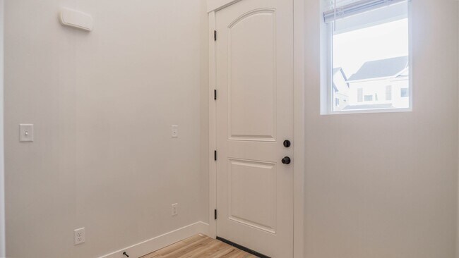 Building Photo - Beautiful 3 bedroom Townhome in Lehi Exchange community!