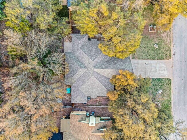 Building Photo - Very cute Lakeway duplex