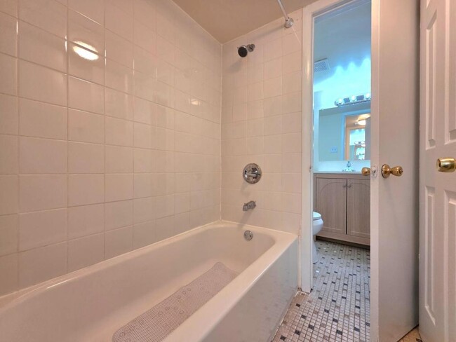 Building Photo - 3808 Laramie Pl