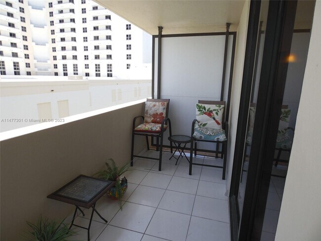 Building Photo - 1623 Collins Ave